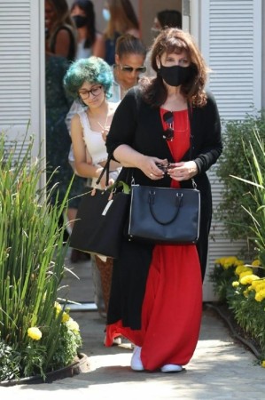 Cennifer Lopezin qızı geyimi ilə gündəm oldu - FOTOLAR